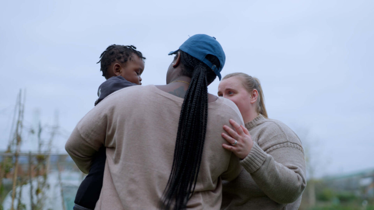 A mum and her chid is being supported by a volunteer at the birth partner project.